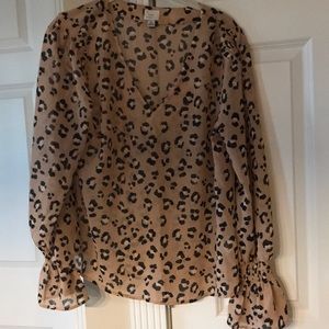 Blouse in leopard print